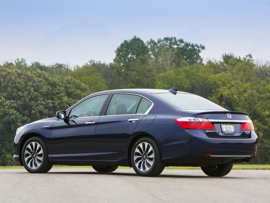  Honda Accord Hybrid Touring 2013 года  (US) (фото 18 из 30)